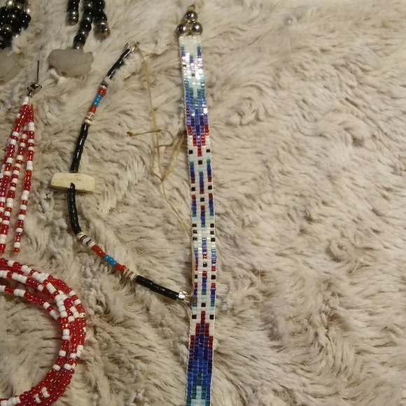 Beautiful Lot of Beaded Jewelry Multi colors - Picture 4 of 16